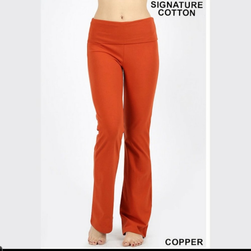 In copper or beautiful mustard color 🧘‍♀️ pants
